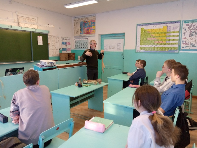 В среду, 14 декабря, состоялись встречи учеников семи классов нашей школы с биологом-путешественником Кондратьевым Александром Аркадиевичем..